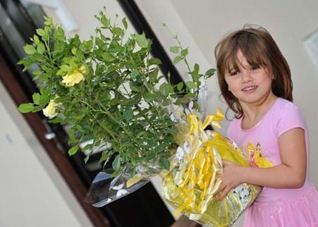 little-girl-with-flowers