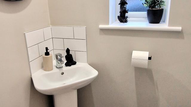 6 Howards Way Downstairs Wc