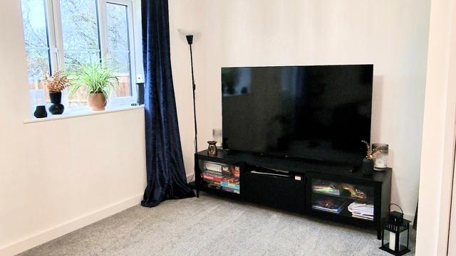 6 Howards Way Lounge