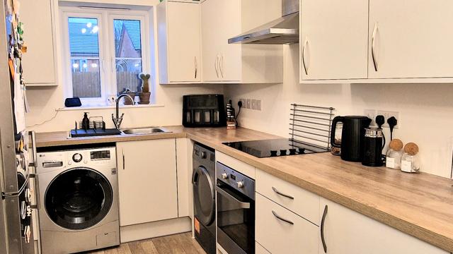 6 Howards Way Kitchen